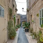 Alley - New 1br With Private Yard By Sf Homes Daire Gudja
