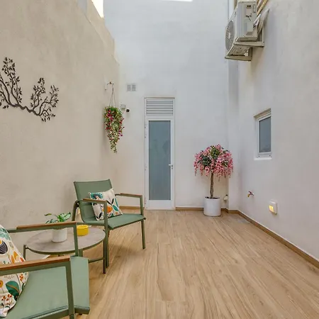 Alley - New 1br With Private Yard By Sf Homes Daire Gudja