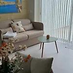 Apartamento Alley - New 1br With Private Yard By Sf Homes Gudja